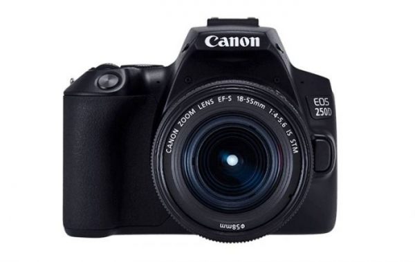 Fotocamera Canon EOS 250D con obiettivo 18-55