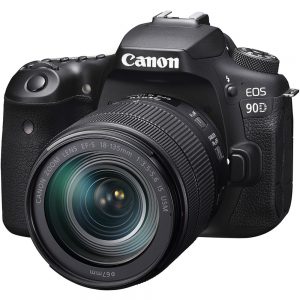 Fotocamera Canon EOS 90D con obiettivo 18-135
